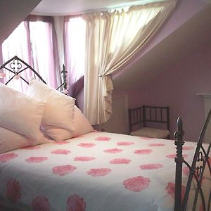Standard Zimmer mit Kingsize-Bett